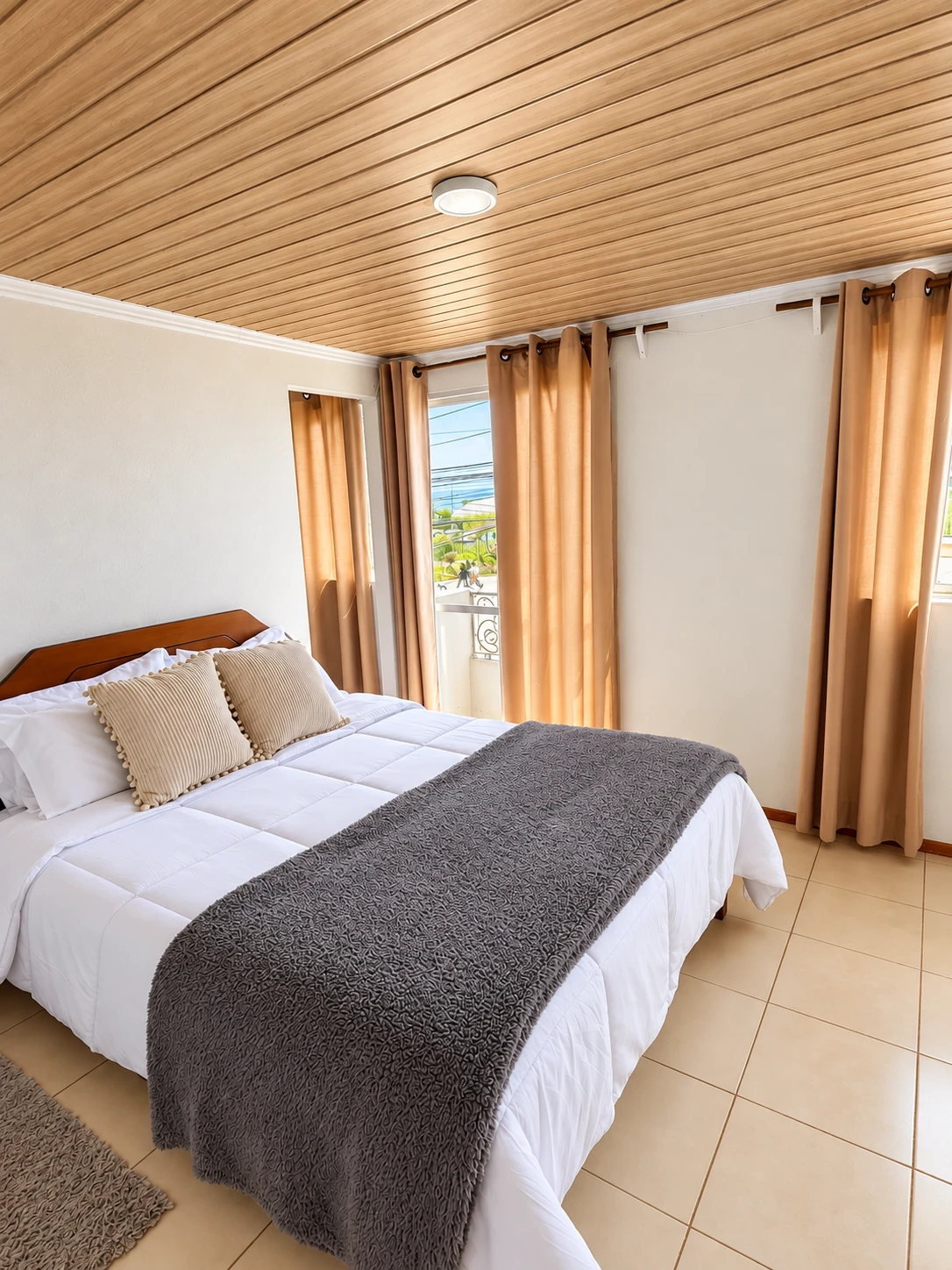 Sector con cama matrimonial de la habitación cuádruple